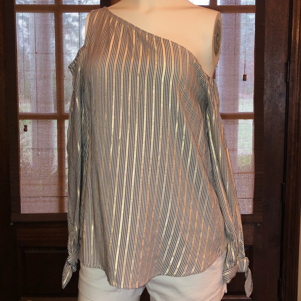Express Metallic Top - Picture 2 of 2